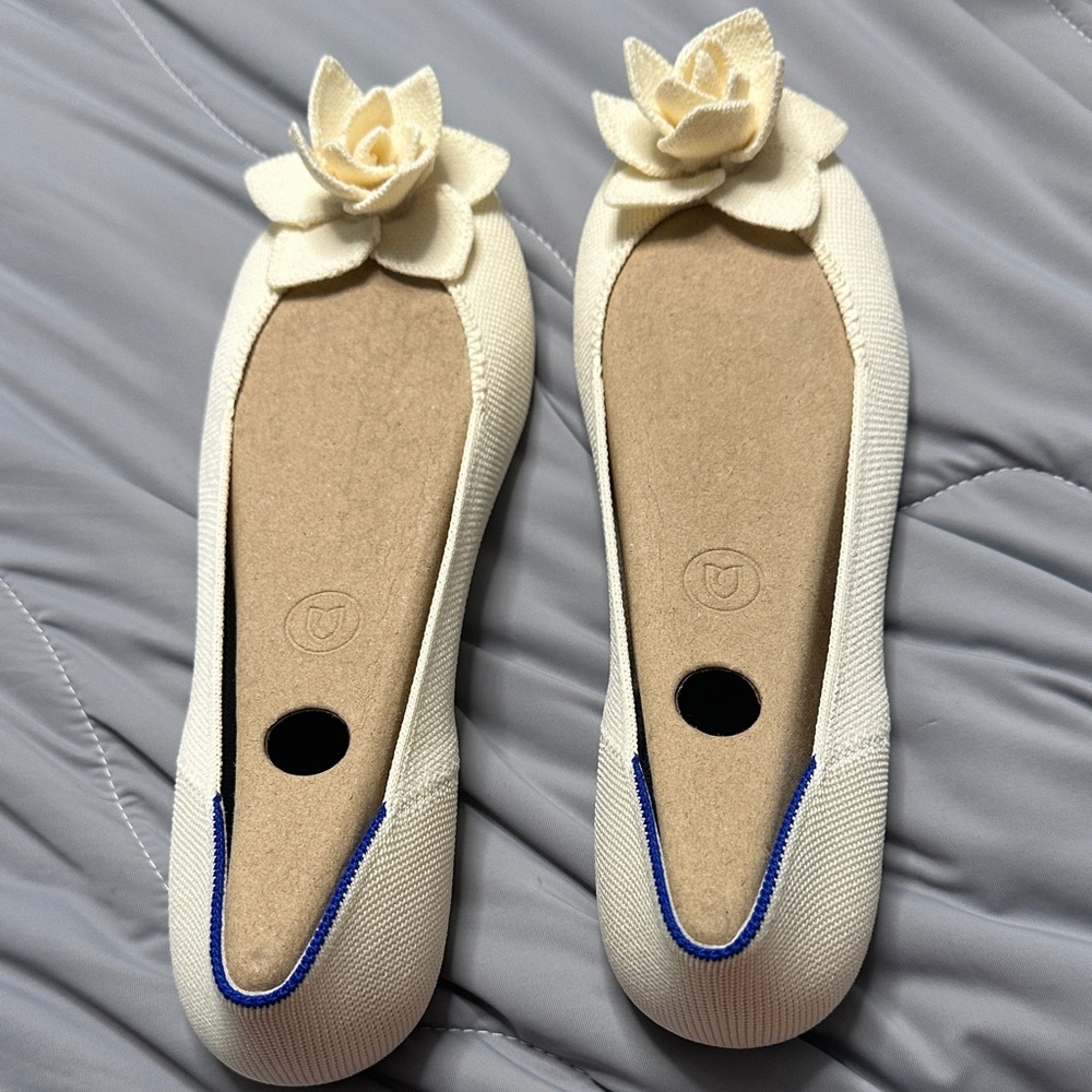 Women’s Rothy’s Size 10 NWT - Elegant Cream Ballet Flats with Floral Accent